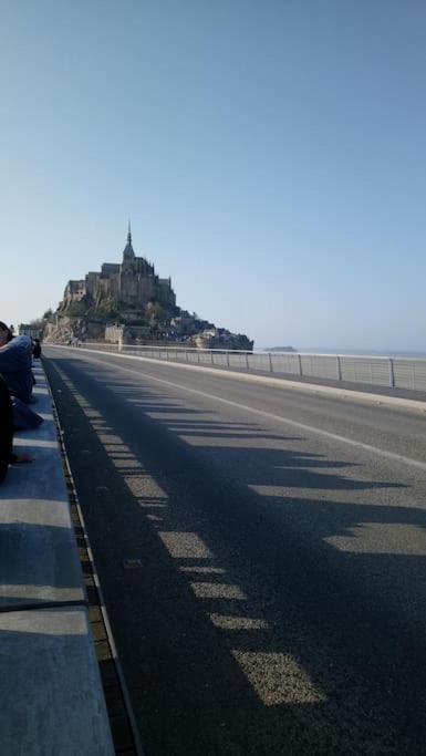 Maison Familiale A 10 Min Du Mont Saint Michel Pontorson Exterior foto